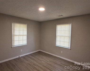 314 Hamilton Drive Ne - Photo Thumbnail 7