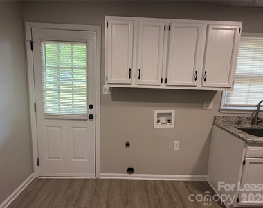 314 Hamilton Drive Ne - Photo Thumbnail 2
