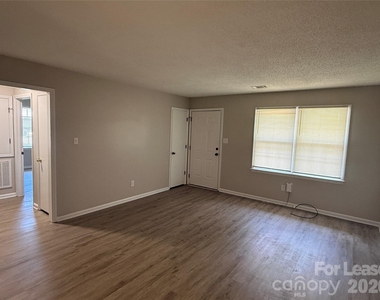 314 Hamilton Drive Ne - Photo Thumbnail 1