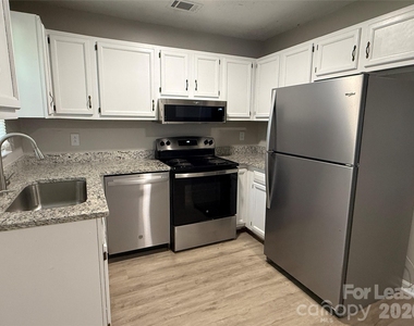 314 Hamilton Drive Ne - Photo Thumbnail 3