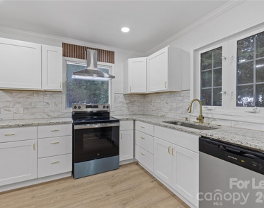 631 Townsend Avenue - Photo Thumbnail 6