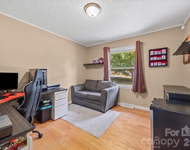 324 Bright Avenue - Photo Thumbnail 11