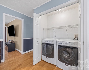 324 Bright Avenue - Photo Thumbnail 7