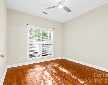 958 W 1st Street - Photo Thumbnail 11