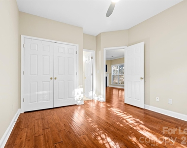 958 W 1st Street - Photo Thumbnail 12