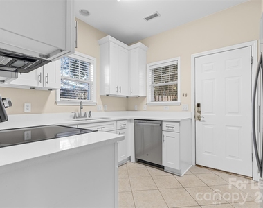 958 W 1st Street - Photo Thumbnail 9