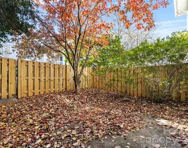 958 W 1st Street - Photo Thumbnail 24