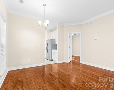 958 W 1st Street - Photo Thumbnail 7