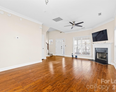 958 W 1st Street - Photo Thumbnail 5
