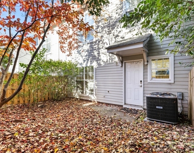 958 W 1st Street - Photo Thumbnail 27