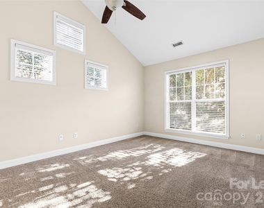 958 W 1st Street - Photo Thumbnail 3