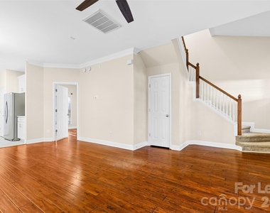 958 W 1st Street - Photo Thumbnail 8