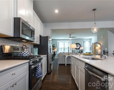 3023 Salix Bend Drive - Photo Thumbnail 8