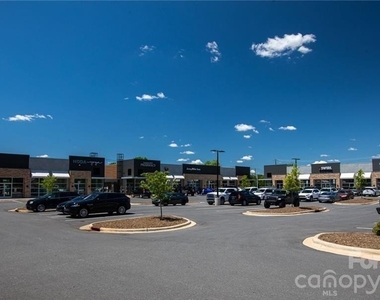 3023 Salix Bend Drive - Photo Thumbnail 4