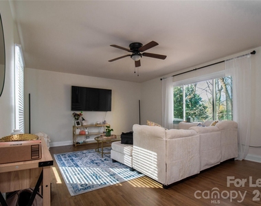 3520 Sargeant Drive - Photo Thumbnail 3