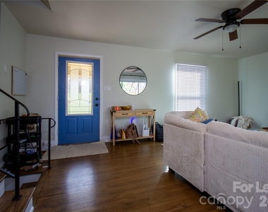 3520 Sargeant Drive - Photo Thumbnail 2