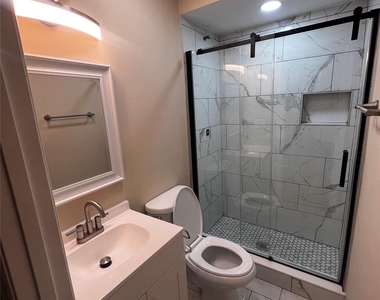 3520 Sargeant Drive - Photo Thumbnail 12