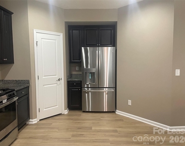 5712 Selkirkshire Road - Photo Thumbnail 10