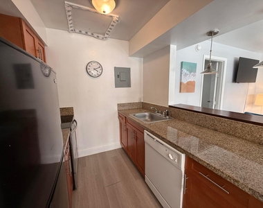 3226 Ne 12th Street - Photo Thumbnail 3