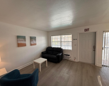 3226 Ne 12th Street - Photo Thumbnail 7