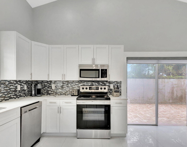 7 Wyndham Lane - Photo Thumbnail 17