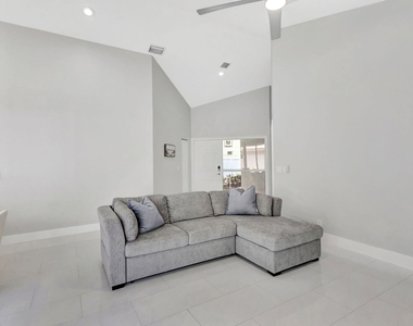 7 Wyndham Lane - Photo Thumbnail 9