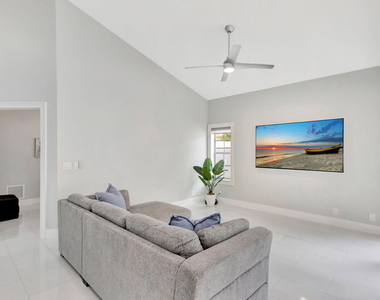 7 Wyndham Lane - Photo Thumbnail 8