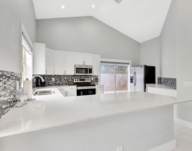 7 Wyndham Lane - Photo Thumbnail 16
