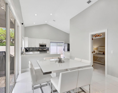 7 Wyndham Lane - Photo Thumbnail 12