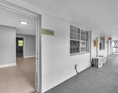 626 Sw 14th Avenue - Photo Thumbnail 3
