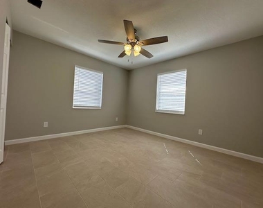 3519 Windsor Avenue - Photo Thumbnail 2