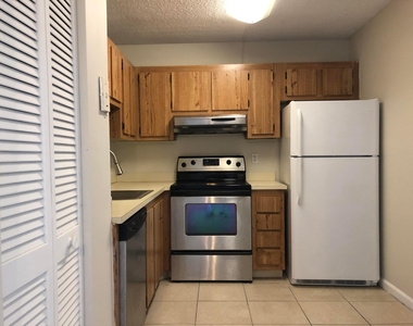 10714 Royal Palm Boulevard - Photo Thumbnail 4