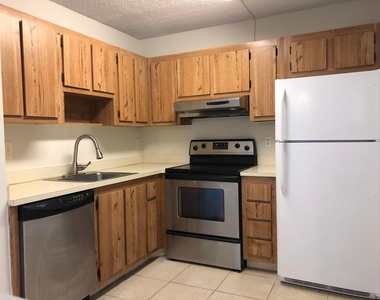 10714 Royal Palm Boulevard - Photo Thumbnail 5