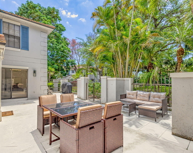355 Prestwick Circle - Photo Thumbnail 7