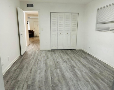 3402 Cynthia Lane - Photo Thumbnail 11