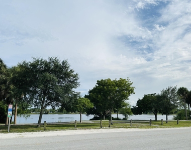 3402 Cynthia Lane - Photo Thumbnail 20