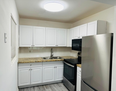 3402 Cynthia Lane - Photo Thumbnail 6