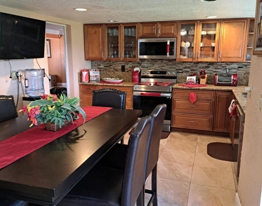 7716 Alhambra Boulevard - Photo Thumbnail 5
