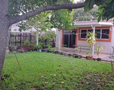 7716 Alhambra Boulevard - Photo Thumbnail 2