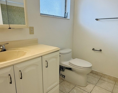 2676 Dudley Drive E - Photo Thumbnail 10