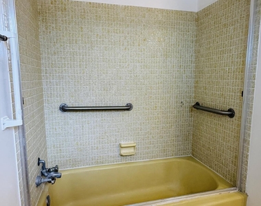 2676 Dudley Drive E - Photo Thumbnail 11