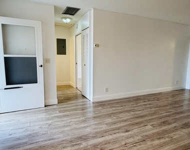 2676 Dudley Drive E - Photo Thumbnail 7