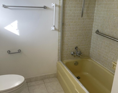 2676 Dudley Drive E - Photo Thumbnail 5