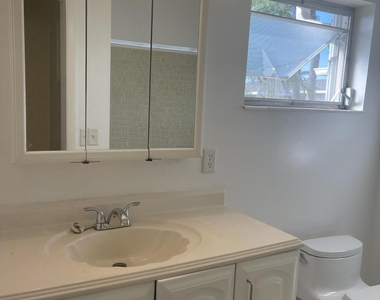 2676 Dudley Drive E - Photo Thumbnail 3