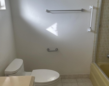 2676 Dudley Drive E - Photo Thumbnail 4