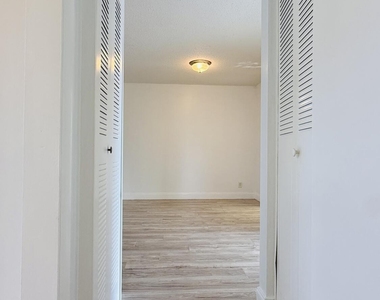 2676 Dudley Drive E - Photo Thumbnail 16