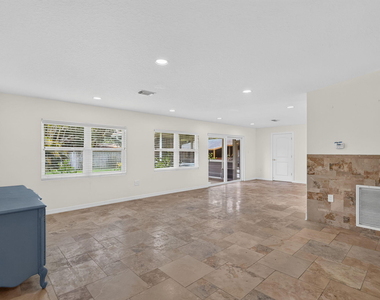 1125 41st Avenue - Photo Thumbnail 9