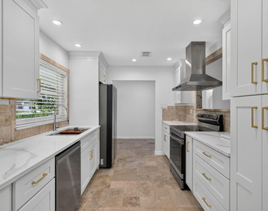 1125 41st Avenue - Photo Thumbnail 16