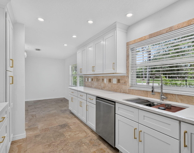 1125 41st Avenue - Photo Thumbnail 15