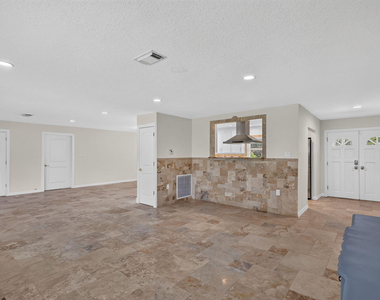 1125 41st Avenue - Photo Thumbnail 10
